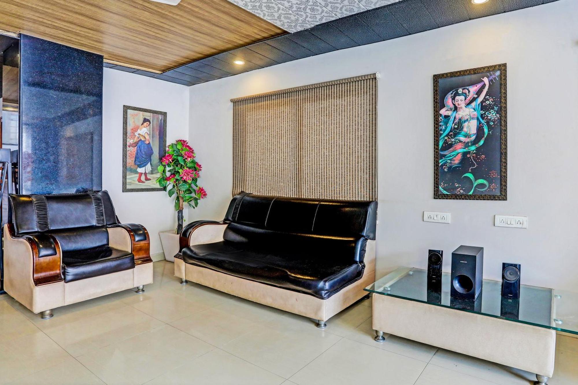 Super Townhouse Vaishnavi Hotel Secunderabad Exterior photo